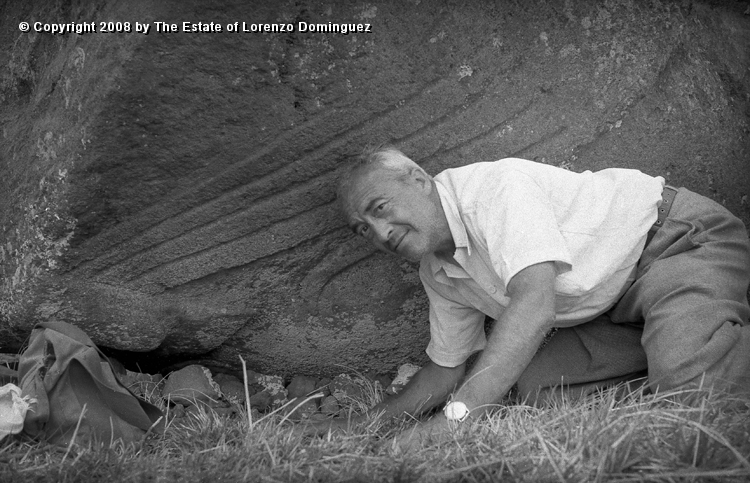 CDM_Mano_05.jpg - Easter Island. 1960. Lorenzo Dominguez next to the hand of a moai on the transport road.