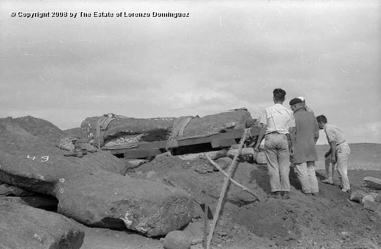 AKI_Tareas_04.jpg - Easter Island. 1960. Ahu Akivi. Raising the moai in 1960. Restoration of the ahu  by William Mulloy.