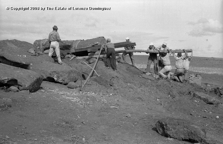 AKI_Tareas_06.jpg - Easter Island. 1960. Ahu Akivi. Raising the moai in 1960. Restoration of the ahu  by William Mulloy.